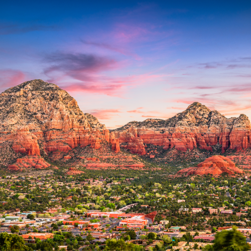 Sedona_Downtown_Mountains